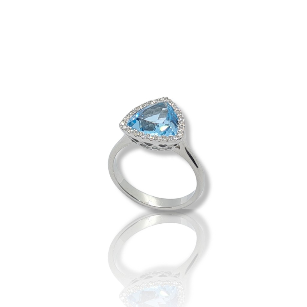 White gold ring k18 with blue topaz and diamonds (code P2511)