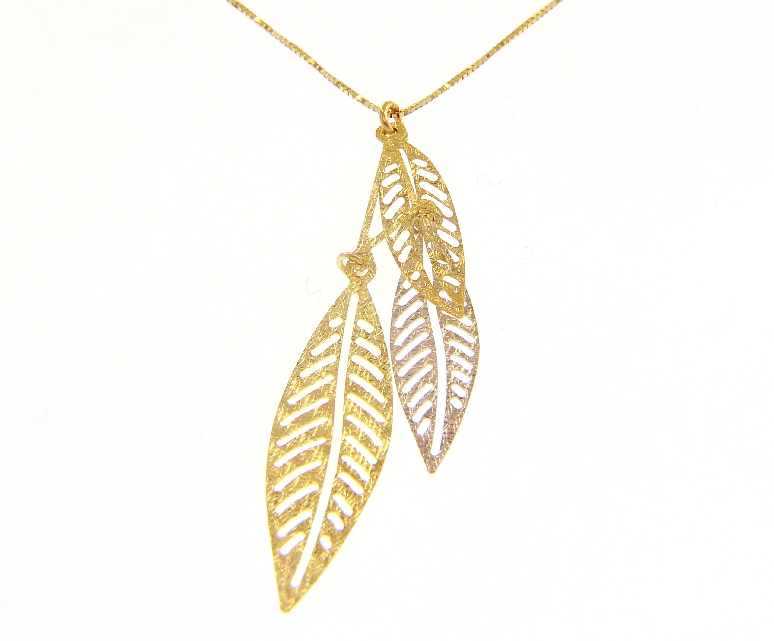 Golden necklace k9 with three leaves made by gold and white gold (code S224722) 