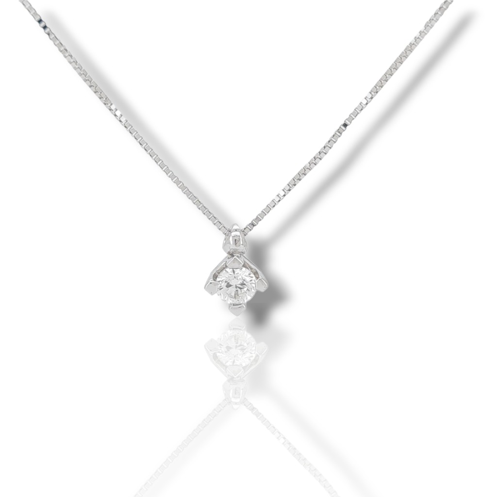 Punto di luce in oro bianco k18 con diamante (code T2325)