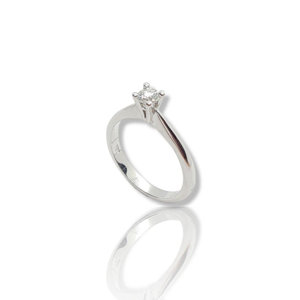 White gold single stone ring k18 with round module and diamond tied on V shaped bezel (code T2025)