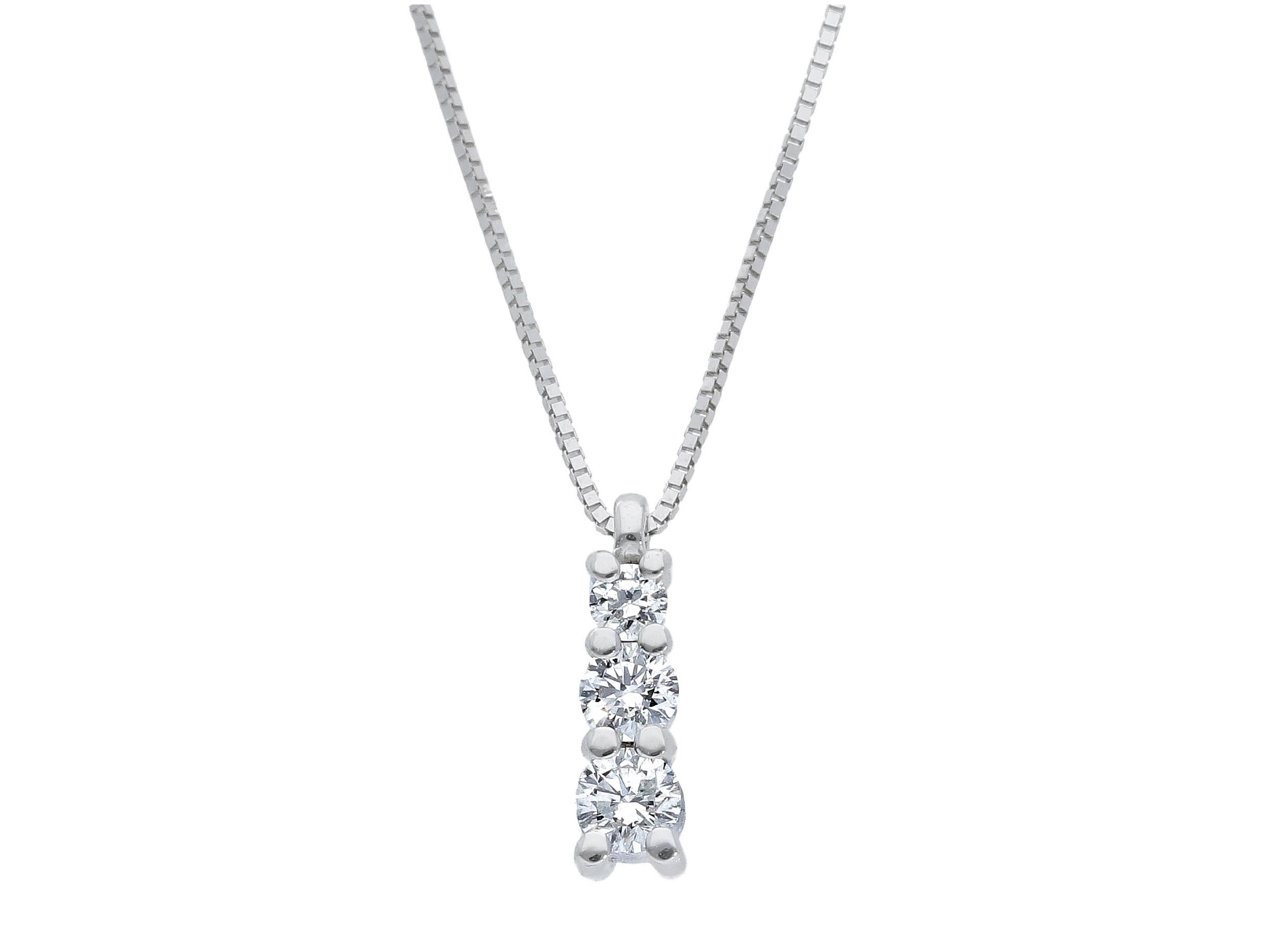  White gold necklace k18 with diamonds (code S225764)