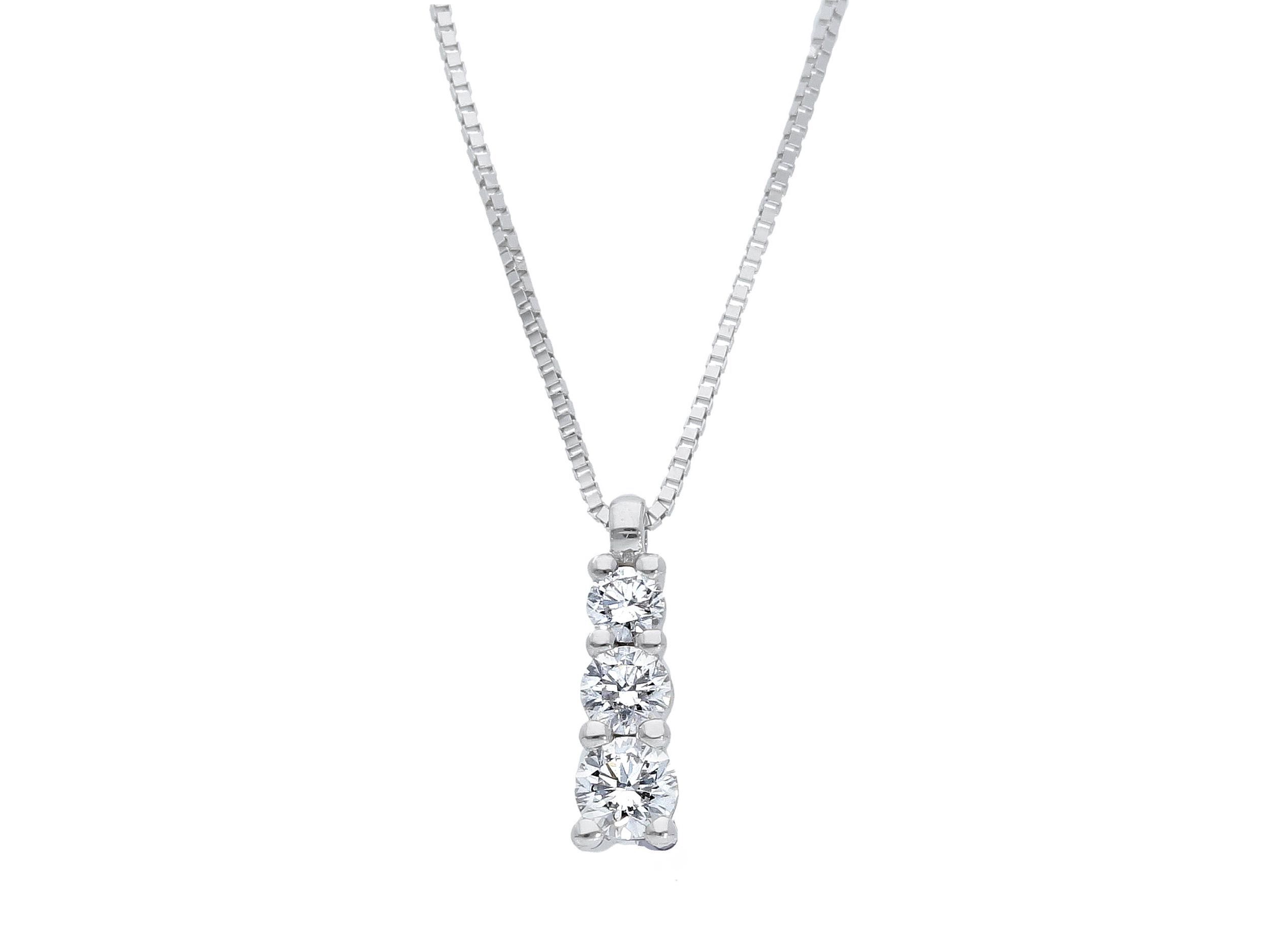  White gold necklace k18 with diamonds (code S225766)