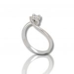 White gold k18 ring with diamond (code T2603)