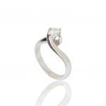 Single stone white gold k18 ring with diamond tied on four dending teeth (code T2395)