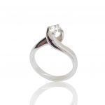 White gold single stone flame shaped ring k18 with diamond tied on four turning stripes (code T1751)