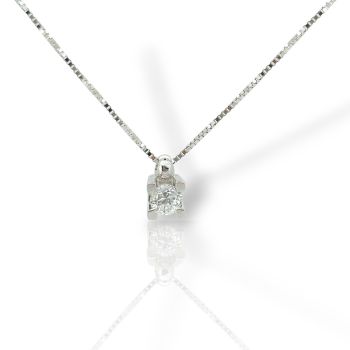 Μονόπετρο μενταγιόν απο λευκό χρυσό κ18 με διαμάντι σε τετράγωνο καστόνι (code T2327)