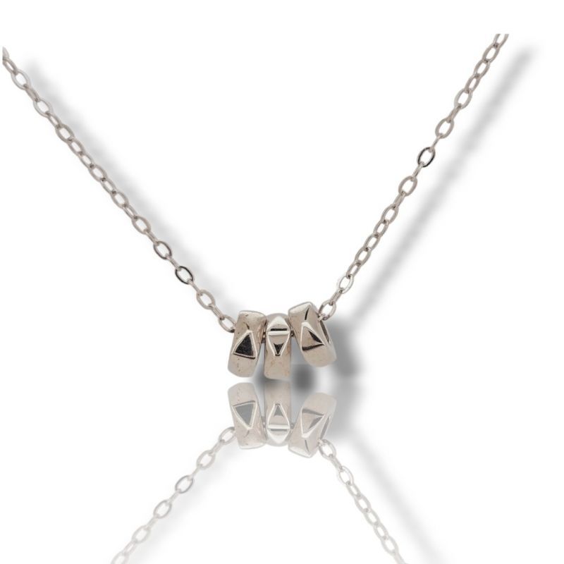 Φωτογραφία από Collana in argento con 3 perle quadrate (code FCM 2691)
