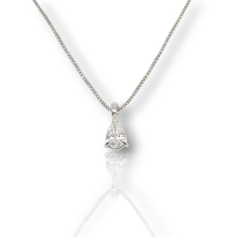 Φωτογραφία από Punto di luce in oro bianco k18 con diamante Pear (code T2525)