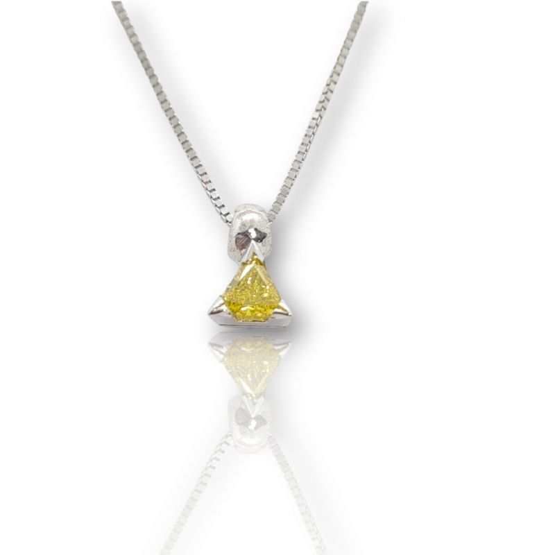 Φωτογραφία από Punto di luce in oro bianco k18 con diamanti triangolo (code T2507)